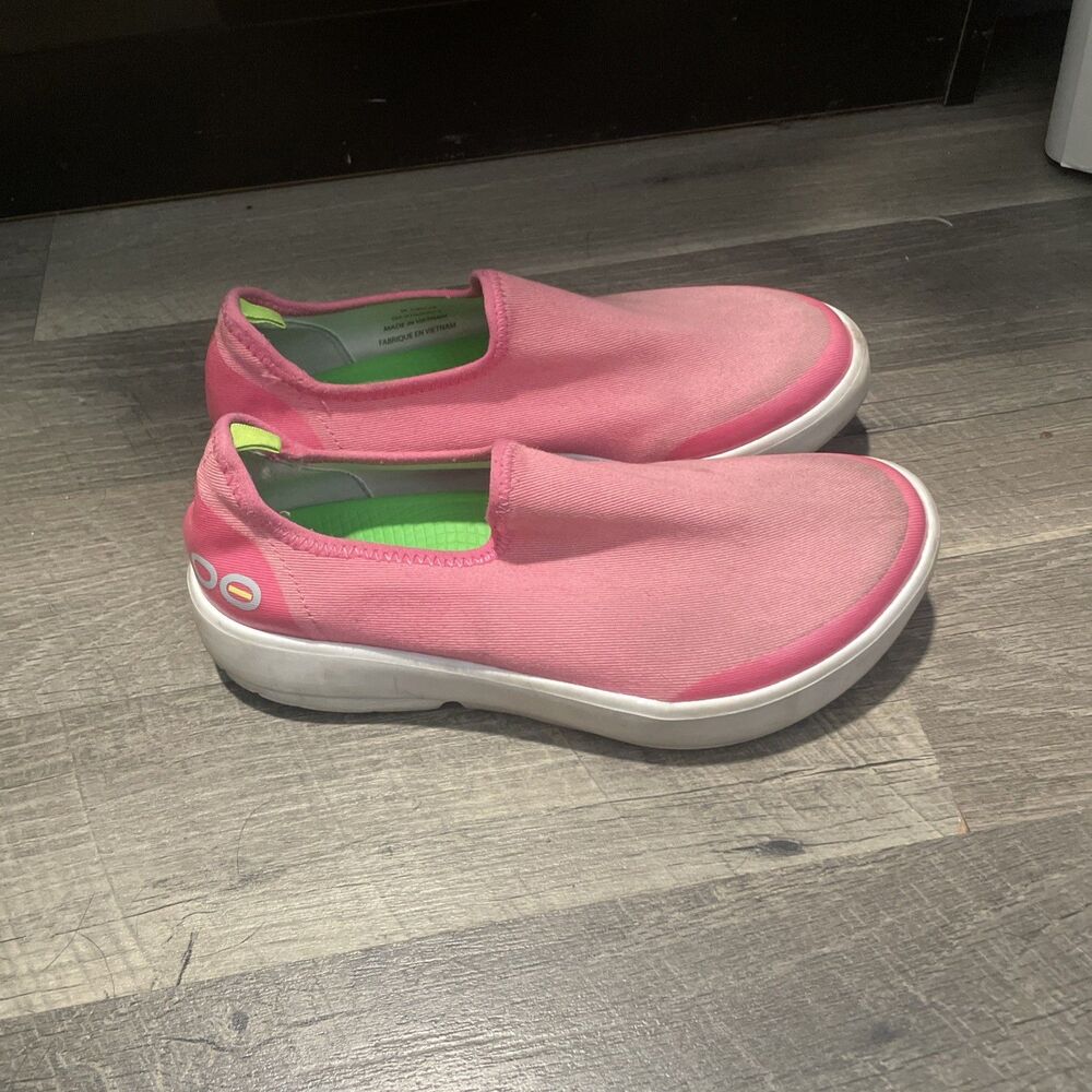 OOFOS OOmg Low Women's Size 7 Pink Athletic Comfort Slip On Walking Shoes